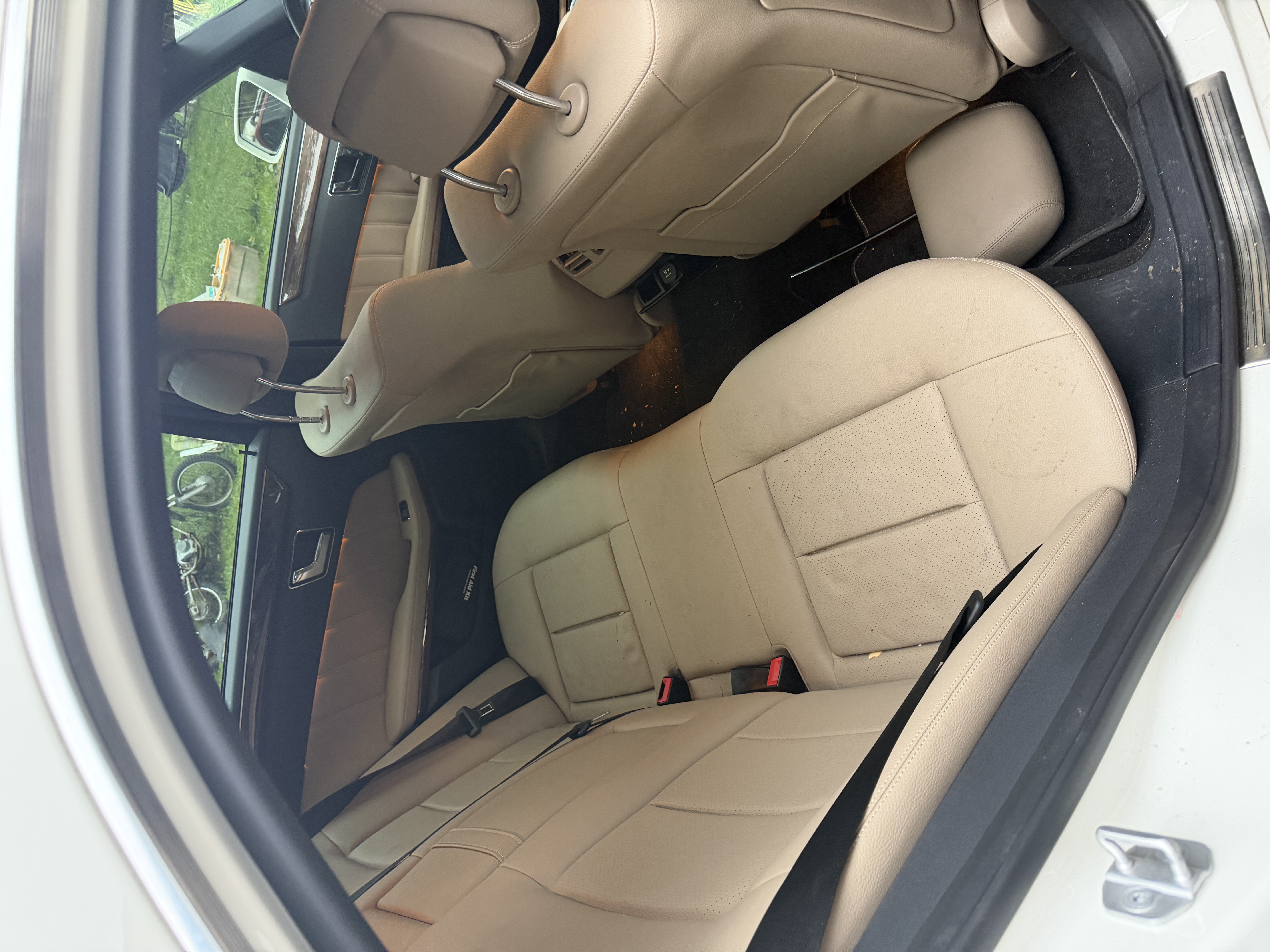 Used 2011 Mercedes-Benz E 350 BlueTEC Sedan image 9