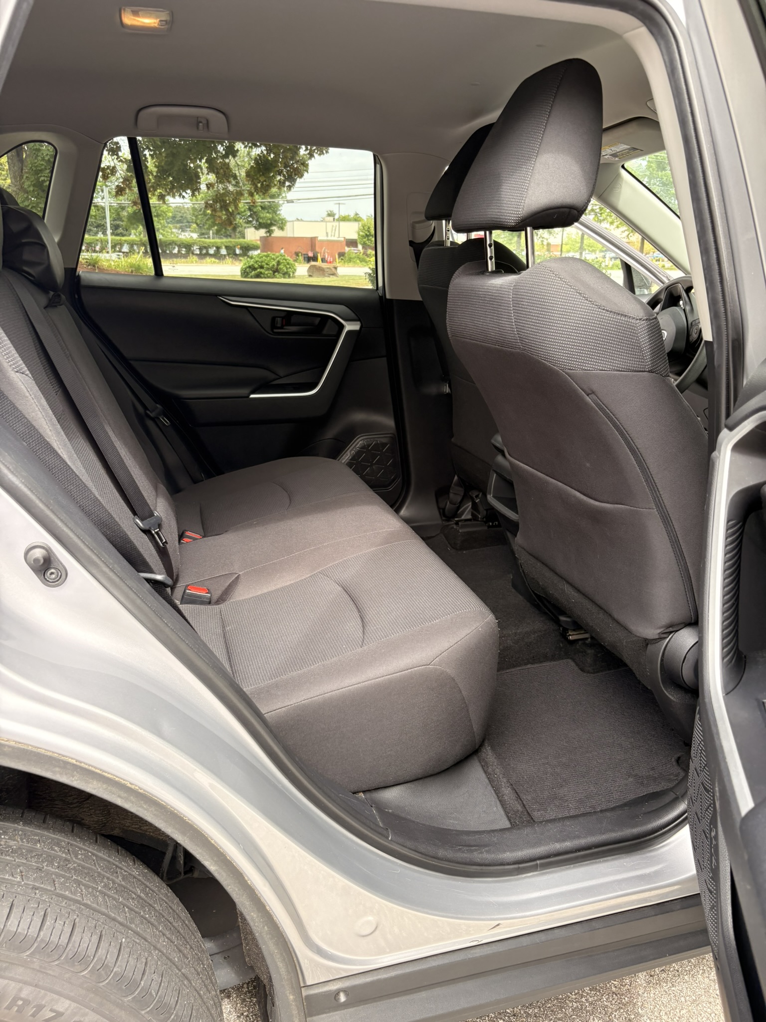 Used 2021 Toyota RAV4 LE w/ Carpet Mat Package (TMS) AWD/4WD image 16