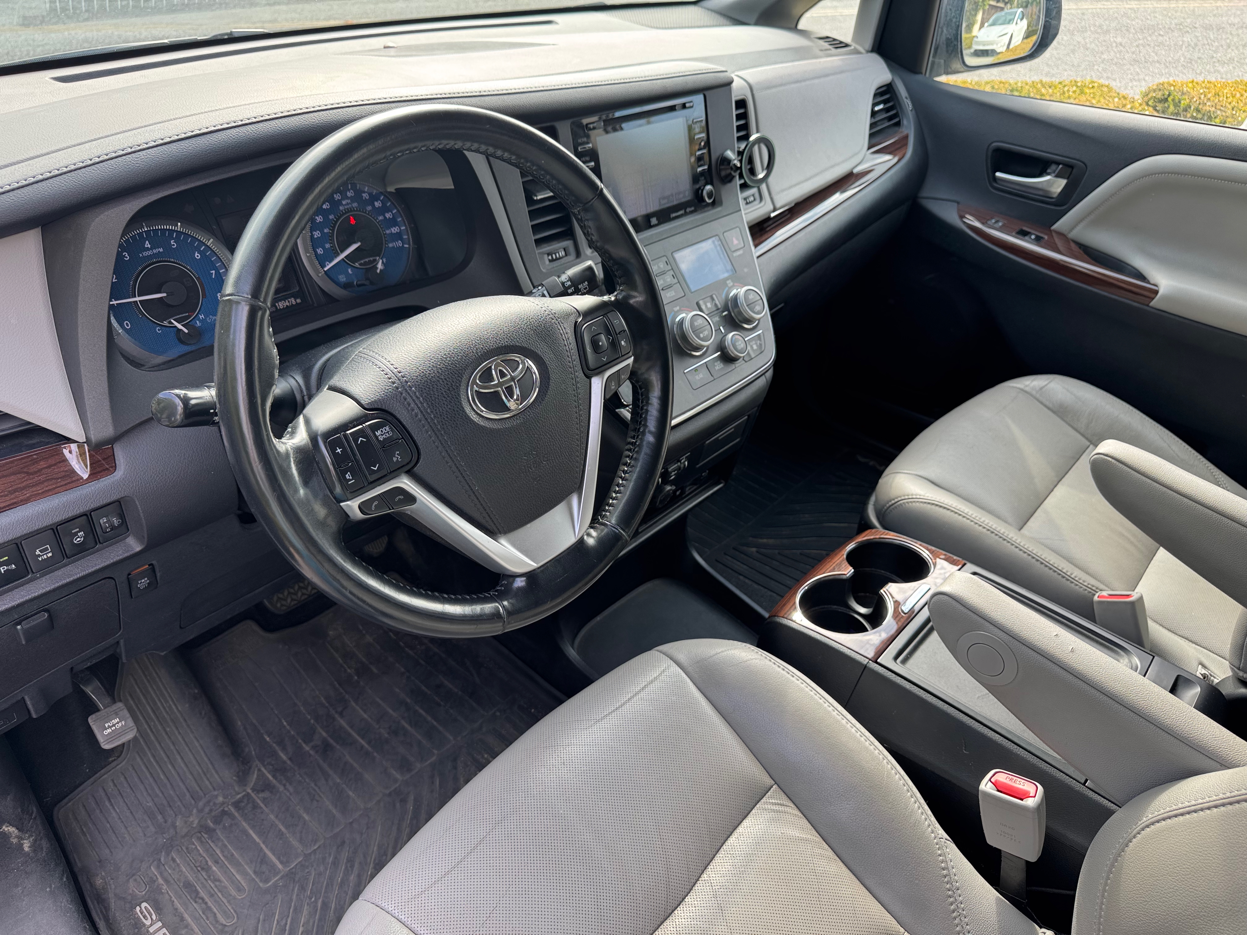 Used 2018 Toyota Sienna Limited Premium AWD/4WD image 4