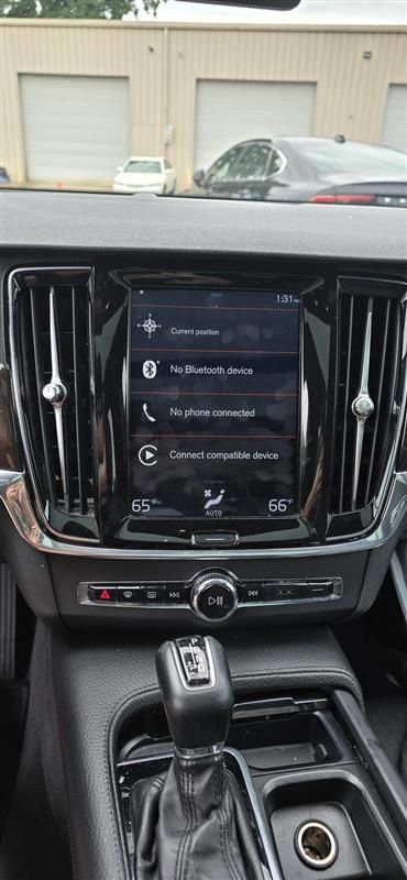 Used 2019 Volvo S90 T5 Momentum FWD image 9