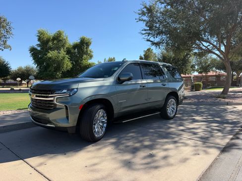 Used 2023 Chevrolet Tahoe LT w/ Luxury Package RWD image 1