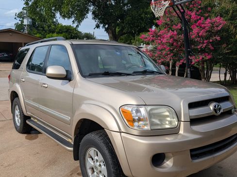 Used 2007 Toyota Sequoia SR5 RWD image 1