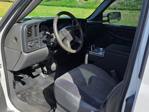 Used 2006 Chevrolet Silverado 3500 2WD Extended Cab image 9