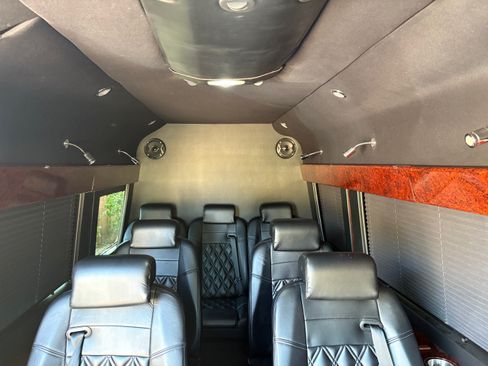 Used 2014 Mercedes-Benz Sprinter 2500 image 2