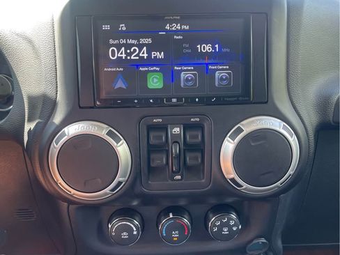 Used 2016 Jeep Wrangler Unlimited Sahara AWD/4WD image 10