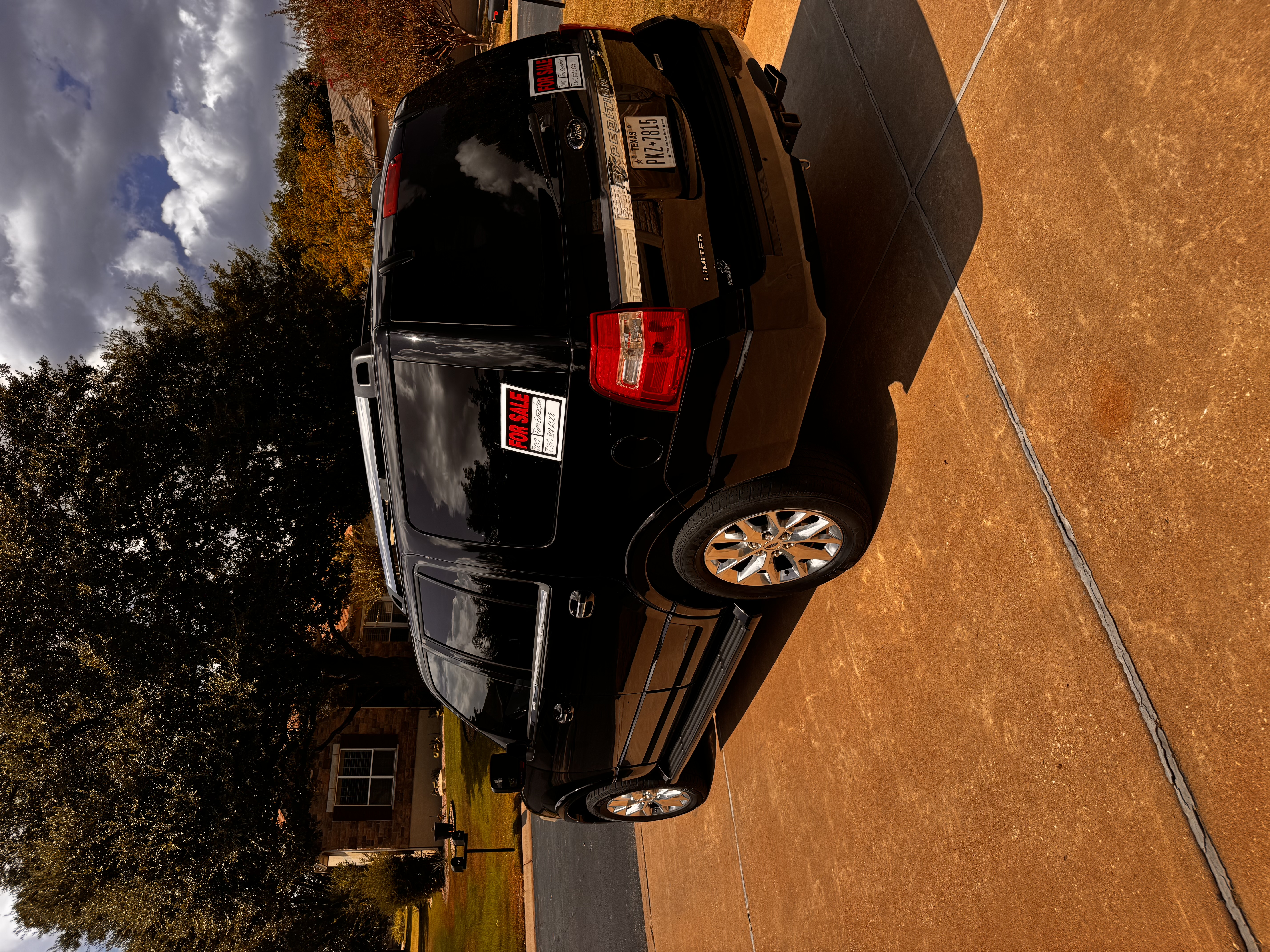 Used 2017 Ford Expedition Limited RWD image 6