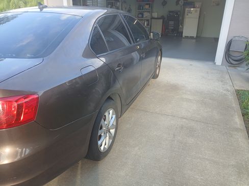 Used 2011 Volkswagen Jetta SE FWD image 6