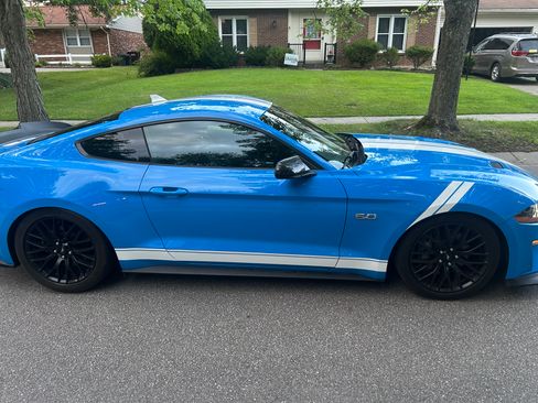 Used 2022 Ford Mustang GT RWD image 4