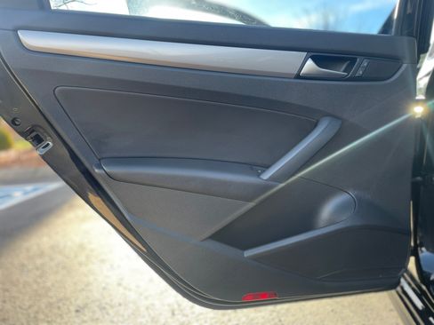 Used 2015 Volkswagen Passat 1.8T Limited Edition image 5