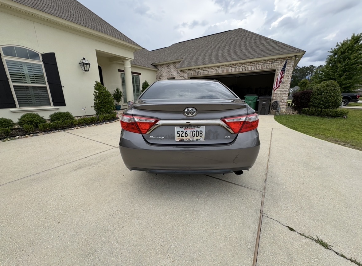 Used 2015 Toyota Camry SE w/ Moonroof Package FWD image 8