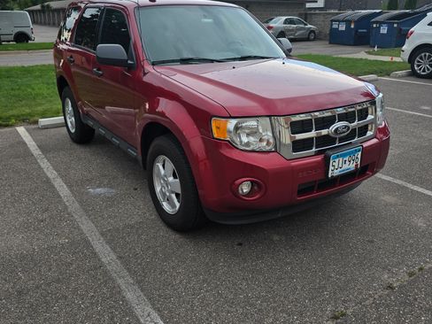 Used 2012 Ford Escape XLT image 2