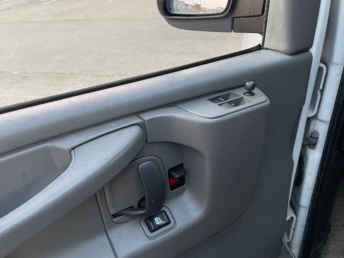 Used 2013 Chevrolet Express 1500 image 18