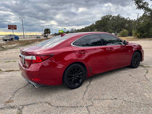Used 2017 Lexus ES 350 w/ Premium Package FWD image 4
