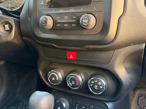 Used 2017 Jeep Renegade Sport w/ Power & Air Group image 10