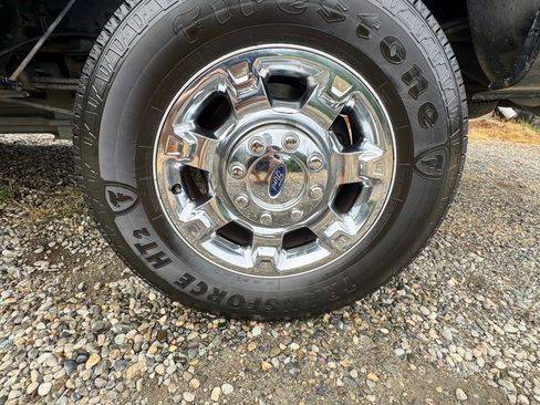 Used 2015 Ford F250 XLT w/ XLT Premium Package AWD/4WD image 8