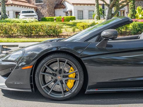 Used 2018 McLaren 570S Spider RWD image 2