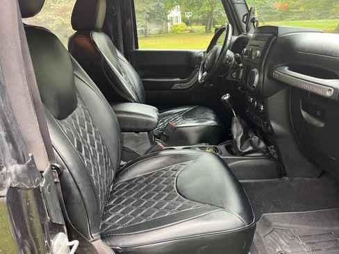 Used 2018 Jeep Wrangler Sport image 12