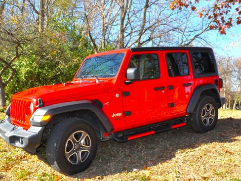 Used 2018 Jeep Wrangler Unlimited Sport S image 2