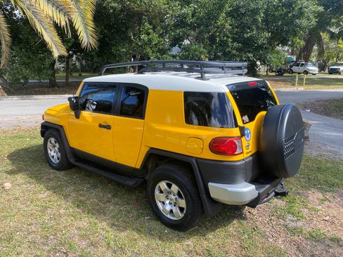Used 2007 Toyota FJ Cruiser 2WD image 2
