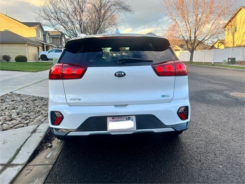 Used 2020 Kia Niro LXS FWD image 4