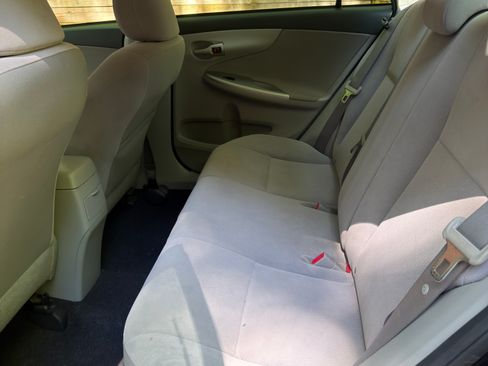 Used 2011 Toyota Corolla LE FWD image 6