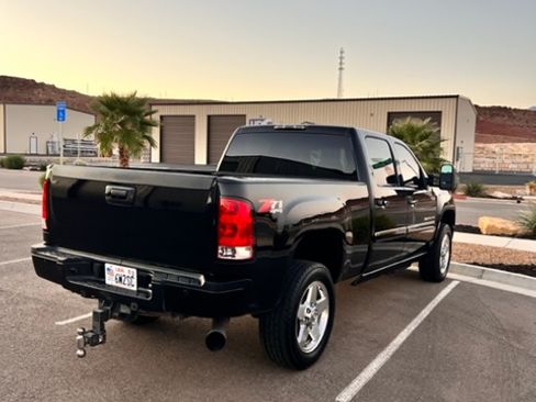 Used 2014 GMC Sierra 2500 Denali w/ Suspension Package, Off-Road image 9