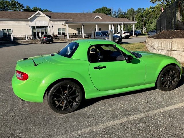 Used 2010 MAZDA MX-5 Miata Grand Touring w/ Premium Pkg RWD image 4