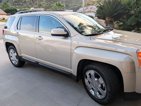 Used 2010 GMC Terrain SLT image 4