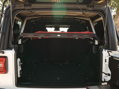 Used 2024 Jeep Wrangler Unlimited Rubicon w/ Capability Package image 17