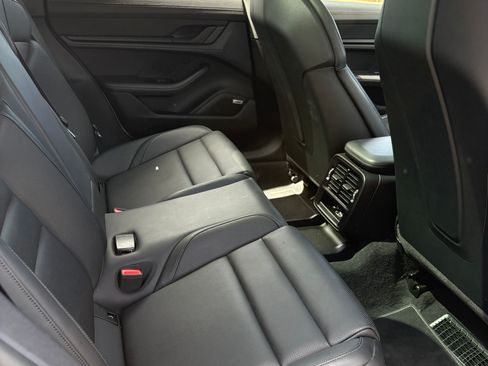 Used 2022 Porsche Taycan 4S image 17