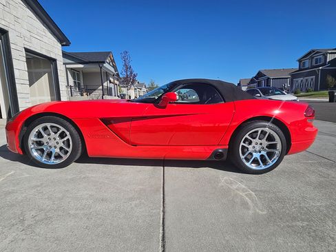 Used 2003 Dodge Viper SRT-10 image 2
