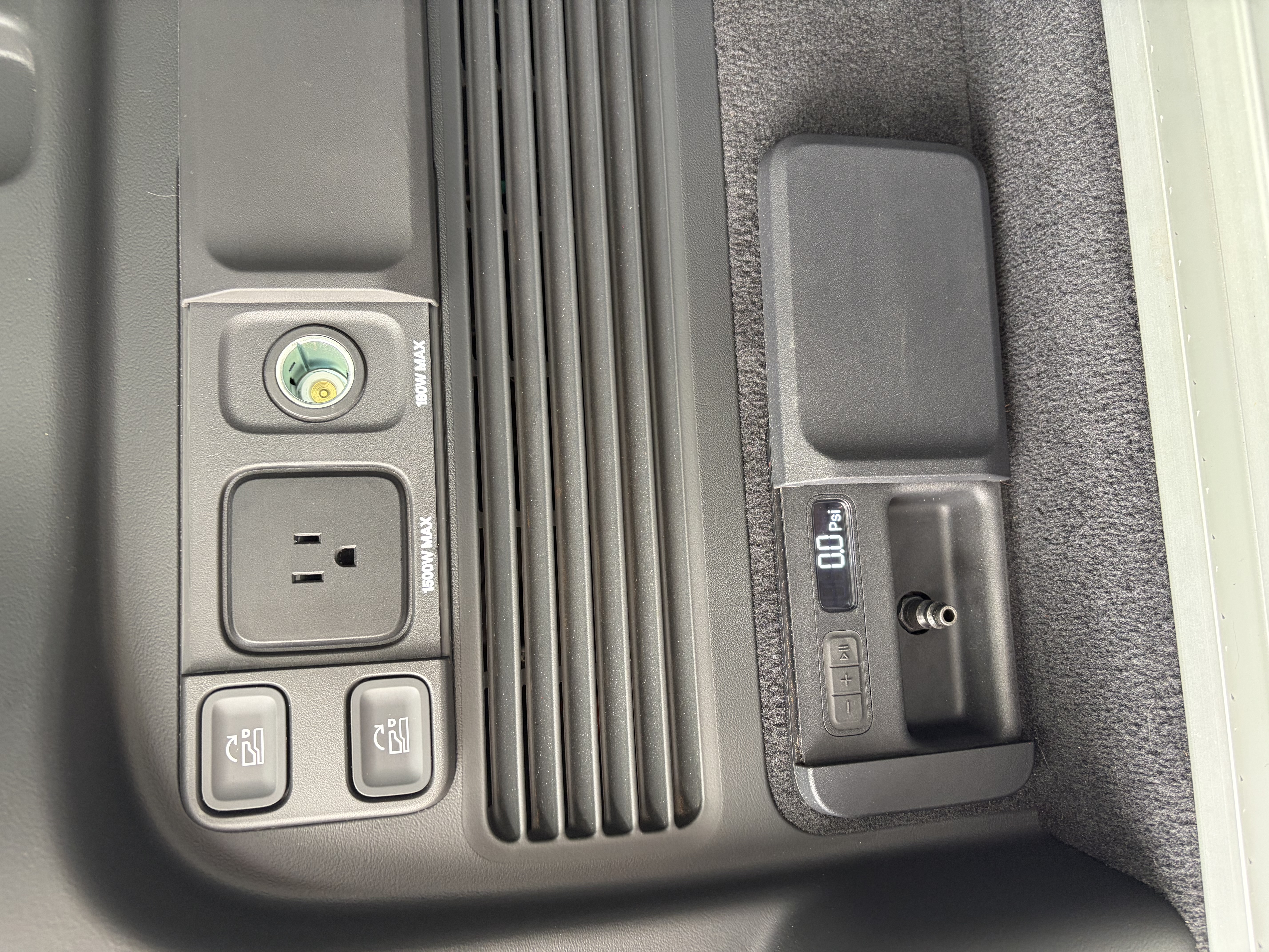 Used 2022 Rivian R1S Launch Edition Quad AWD/4WD image 30