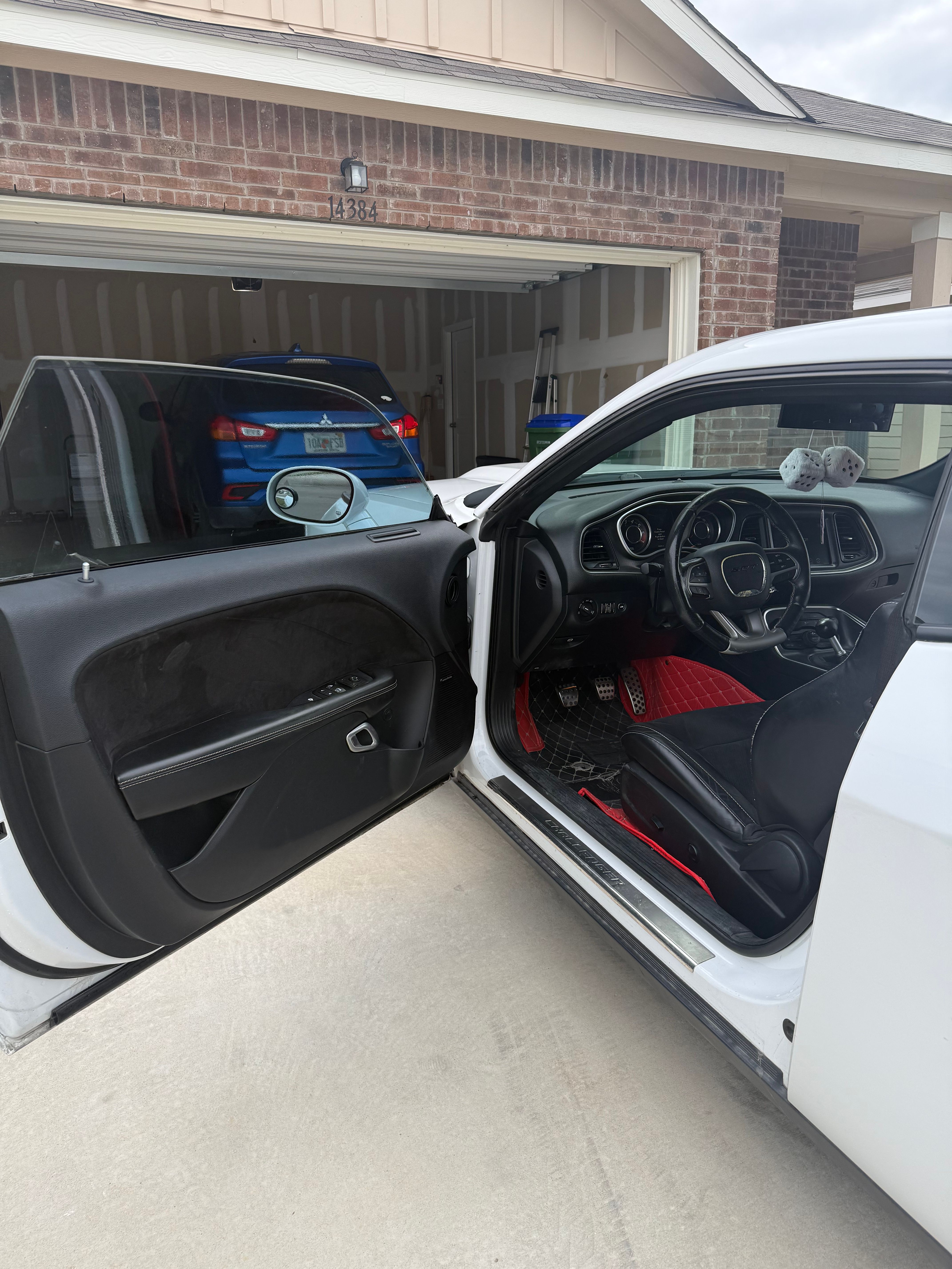 Used 2015 Dodge Challenger SRT w/ Technology Group RWD image 11