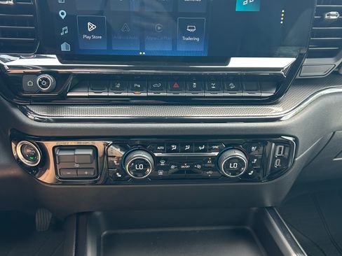 Used 2025 Chevrolet Silverado 2500 ZR2 w/ Technology Package AWD/4WD image 10