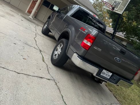 Used 2004 Ford F150 XLT image 9