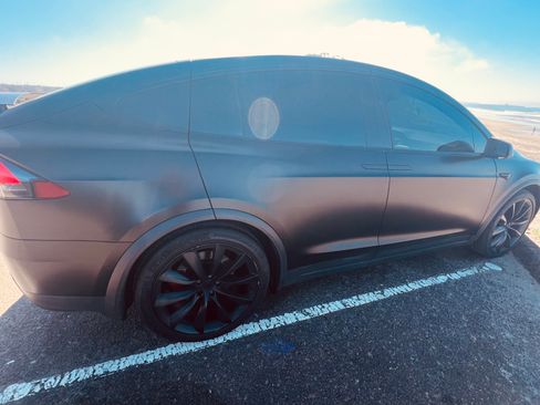 Used 2018 Tesla Model X 75D image 6