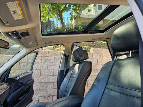 Used 2010 BMW X5 xDrive30i image 11