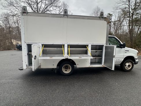 Used 2015 Ford E-350 and Econoline 350 Super Duty w/ Power Windows & Locks Group image 5