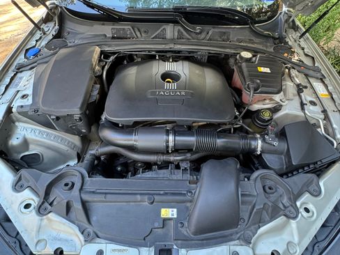 Used 2013 Jaguar XF image 10