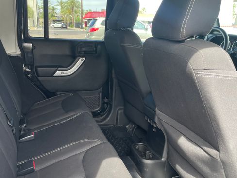 Used 2015 Jeep Wrangler Unlimited Sahara w/ Connectivity Group image 22