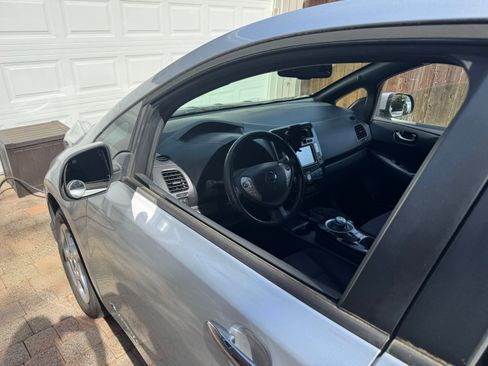 Used 2013 Nissan Leaf SV image 10
