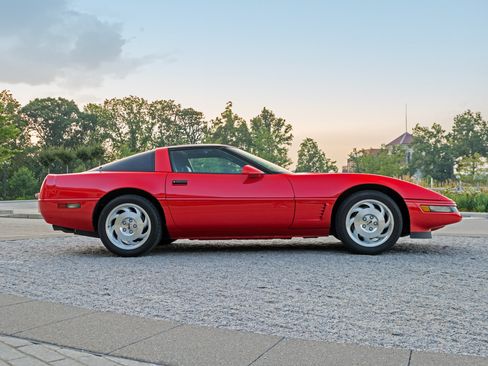 Used 1995 Chevrolet Corvette Coupe RWD image 11