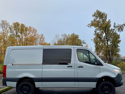 Used 2024 Mercedes-Benz Sprinter 2500 image 5