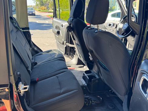 Used 2021 Jeep Wrangler Unlimited Sport image 12