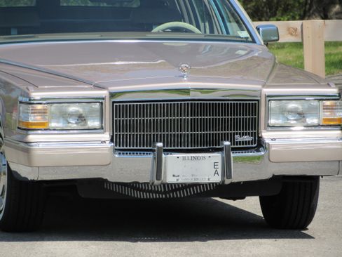 Used 1992 Cadillac Brougham RWD image 29
