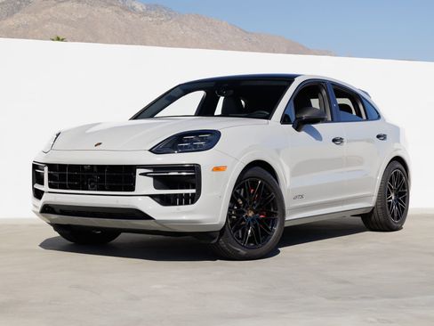 Used 2025 Porsche Cayenne GTS image 17