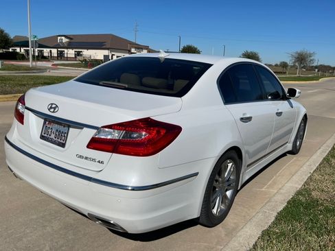 Used 2012 Hyundai Genesis 4.6 image 5