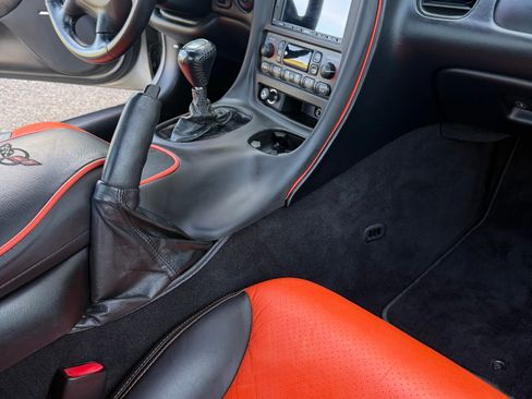Used 2000 Chevrolet Corvette Coupe RWD image 20