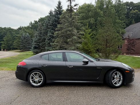 Used 2015 Porsche Panamera 4 AWD/4WD image 30