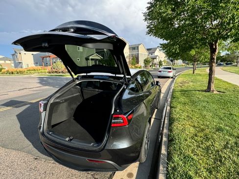 Used 2024 Tesla Model Y Long Range image 11